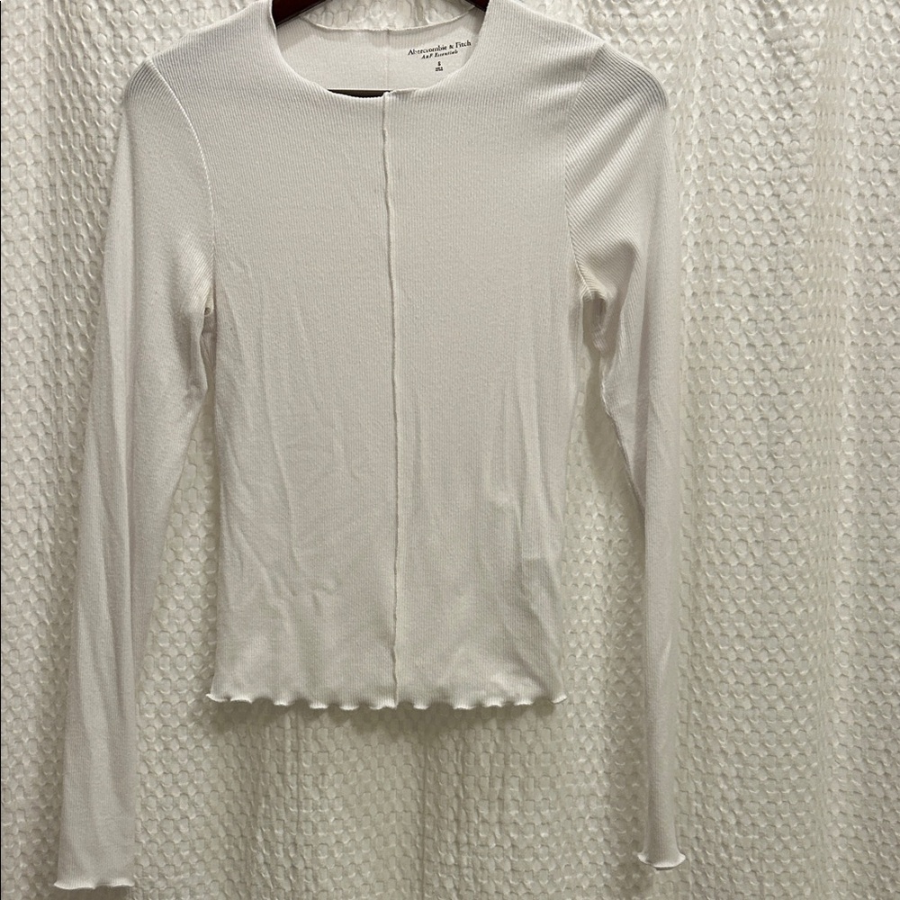 Abercrombie & Fitch Lettuce Edge Long Sleeve Tee S